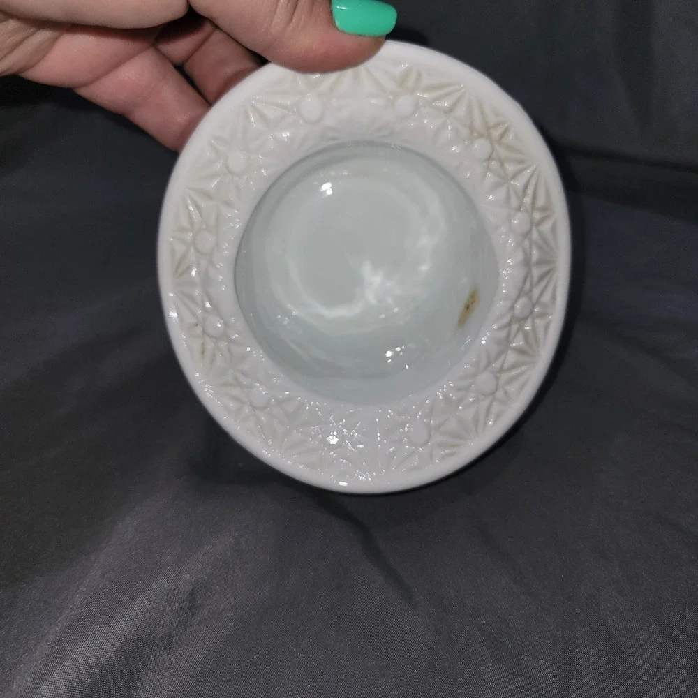 VTG Fenton Milk Glass Top Hat Daisy & Button Cigarette Holder 4 5/8